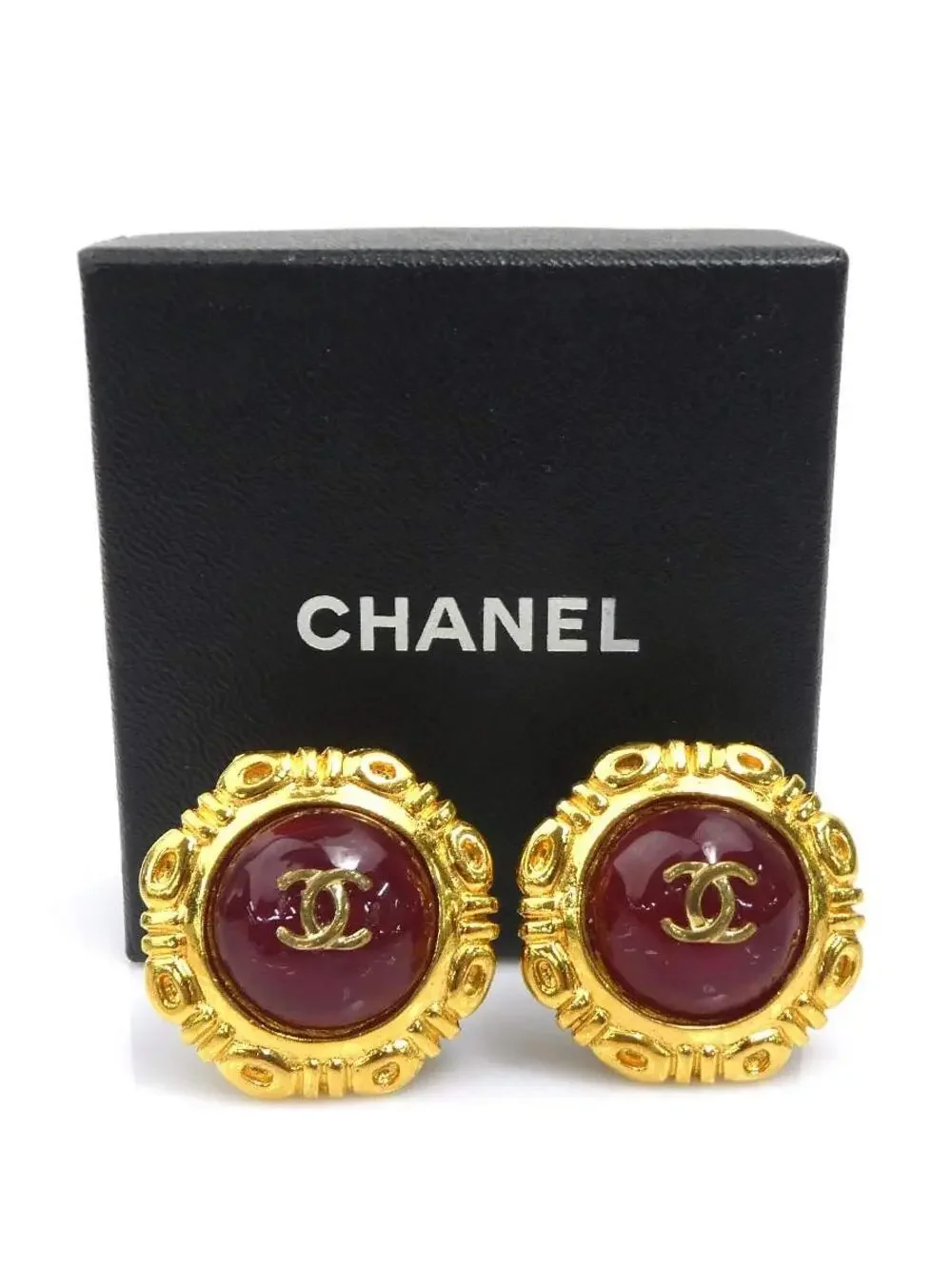 CHANEL elevate your